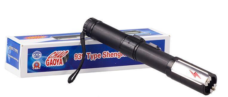 女性如何使用電擊棒防身？