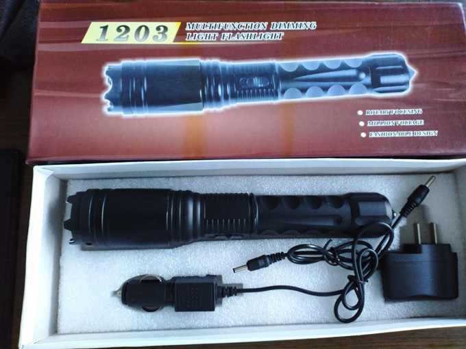 新款-軍工1203型多功能防狼電擊棒